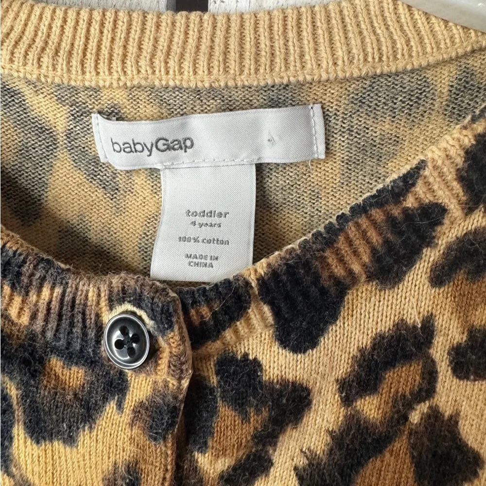 Gap Kids Size 4, Leopard Cardigan. Good Condition. Light Weight Cardigan.